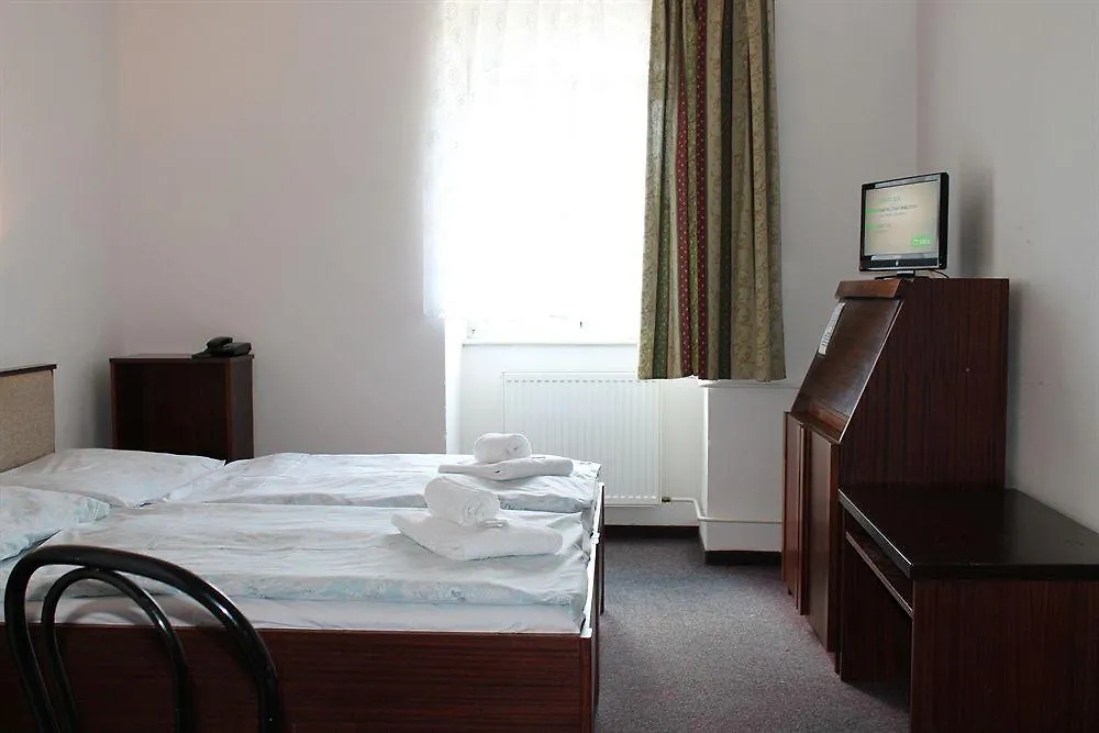 U Ceske Koruny Hotel Prague 3*,